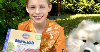 Przygody Fenka „Wakacje bez rodziców”  + Smartwatch Kiddo – idealny zestaw na wakacje! MaxCom.pl