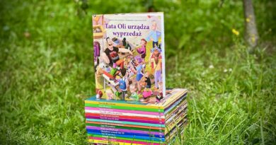 „Tata Oli urządza wyprzedaż” – Wydawnictwo DWUKROPEK